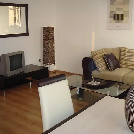 English House Two Bedroom & Living Apartment *