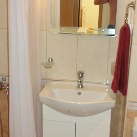 Apartment English House Two Bedroom & Living *