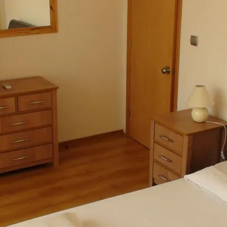 Apartment English House Two Bedroom & Living *