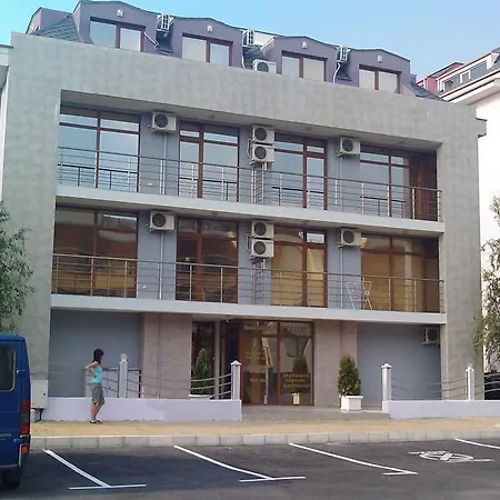 Apartment English House Two Bedroom & Living *