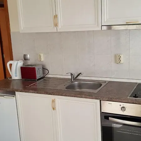 English House Two Bedroom & Living Apartment