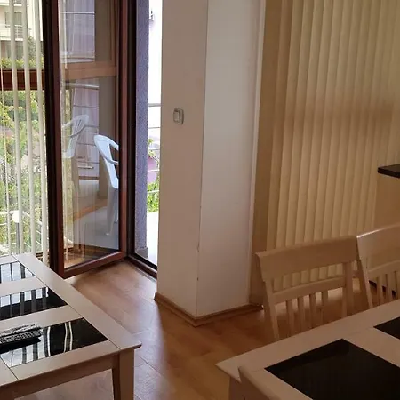 Apartment English House Two Bedroom & Living *
