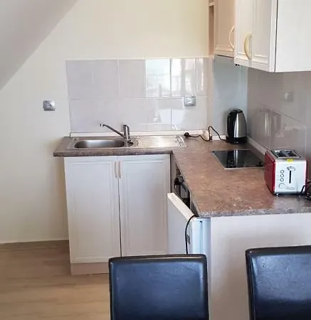 English House Two Bedroom & Living Apartment *