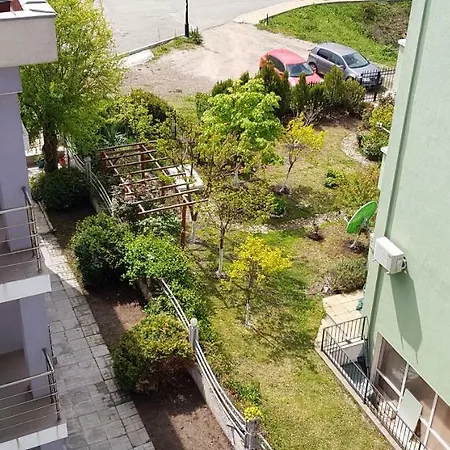 English House Two Bedroom & Living Apartment