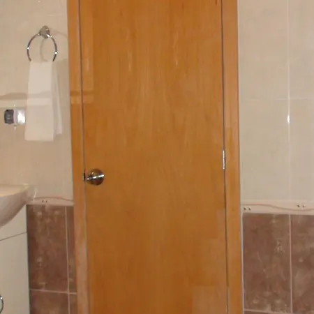 English House Two Bedroom & Living سفيتي فلاس