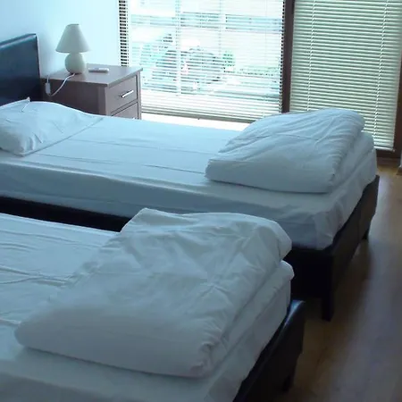 English House Two Bedroom & Living سفيتي فلاس