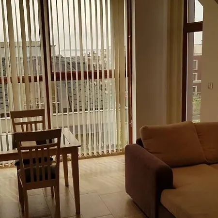 English House Two Bedroom & Living سفيتي فلاس